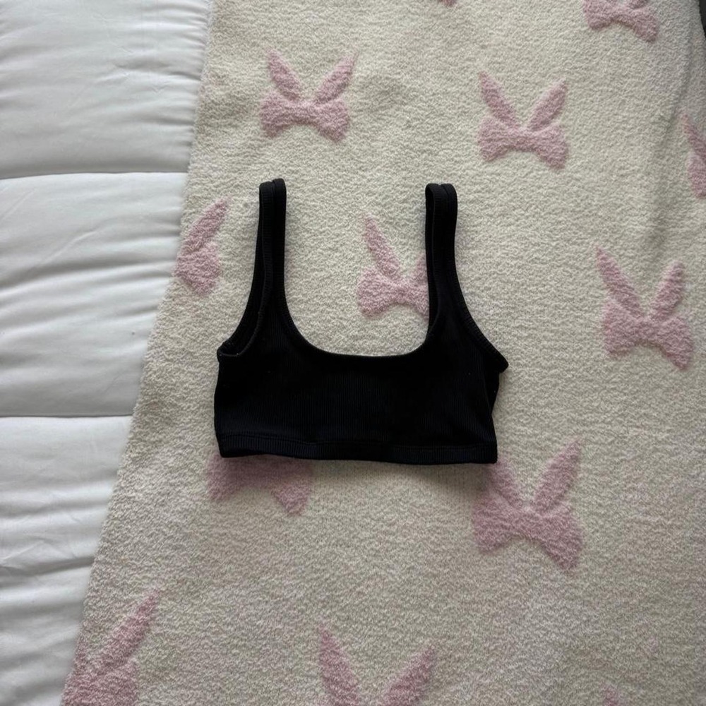 Black Aritzia tna ribbed sports bra